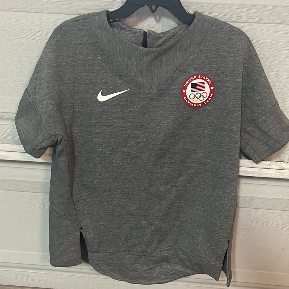 Nike top